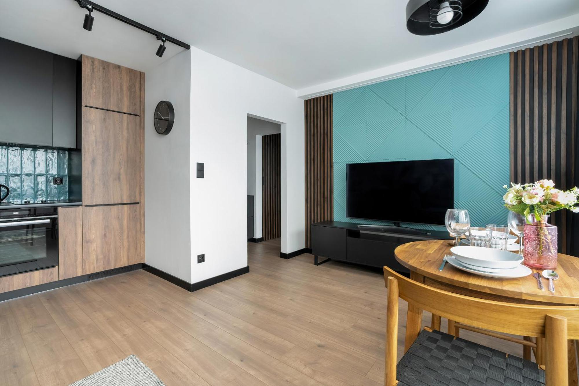 Spacious In A Quiet Area Of By Renters *