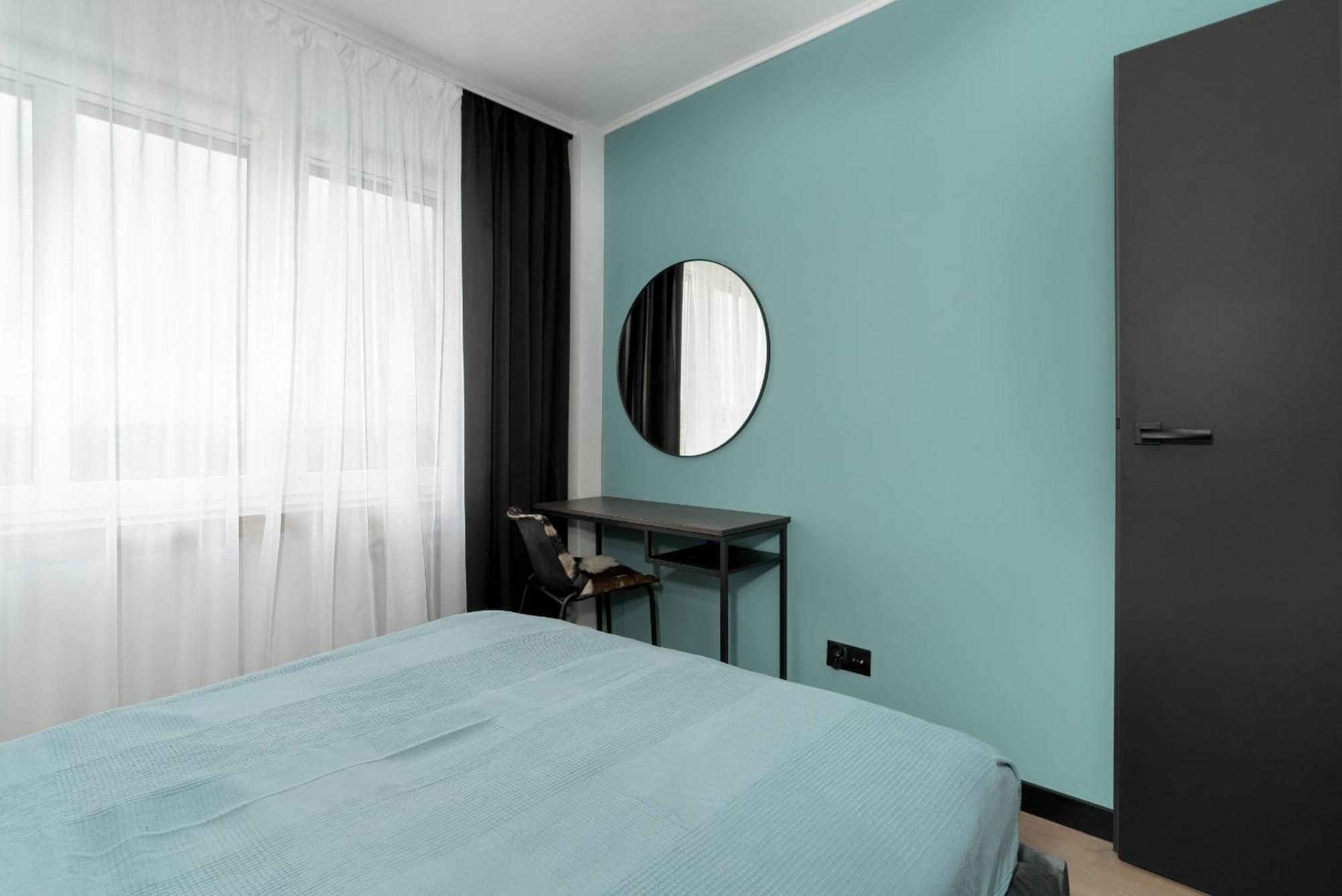 Spacious In A Quiet Area Of By Renters Apartamento *
