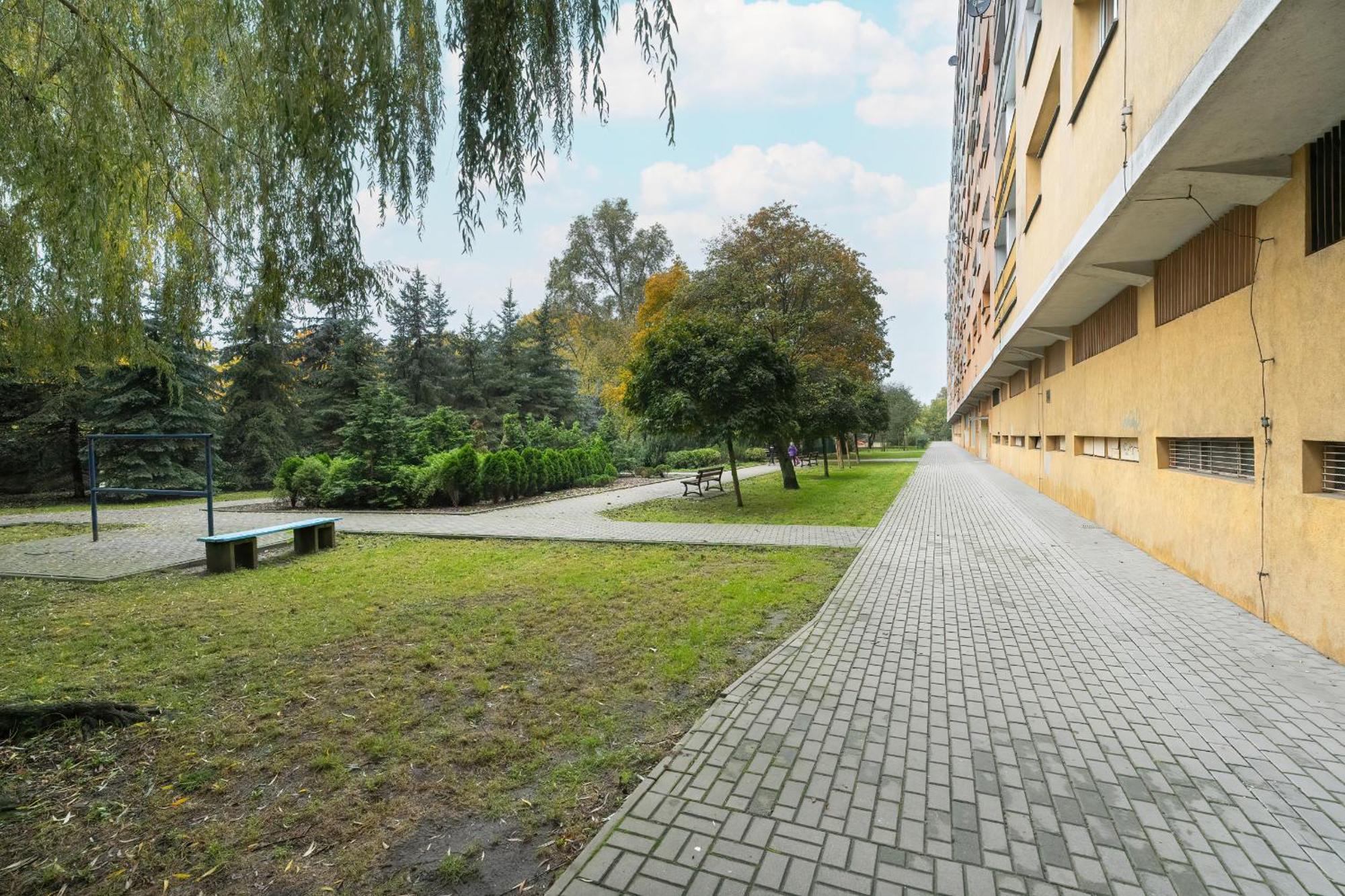 Spacious In A Quiet Area Of By Renters